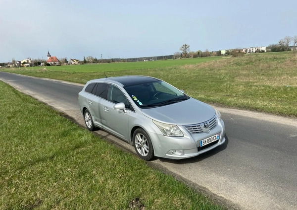 Toyota Avensis cena 19600 przebieg: 187000, rok produkcji 2011 z Chodzież małe 172